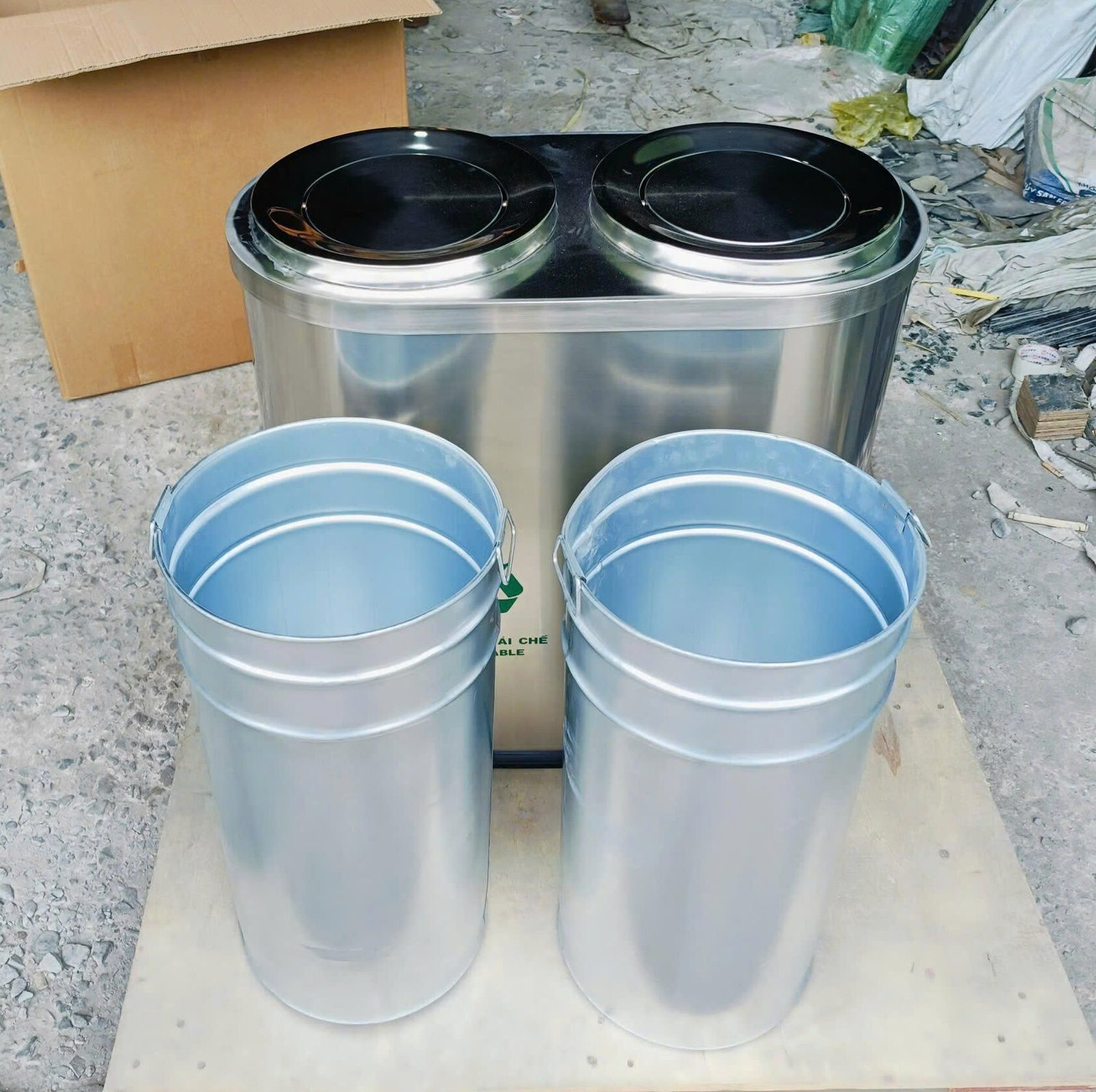 thung-rac-inox-2-ngan-nap-baaph-benh-e1757386855450